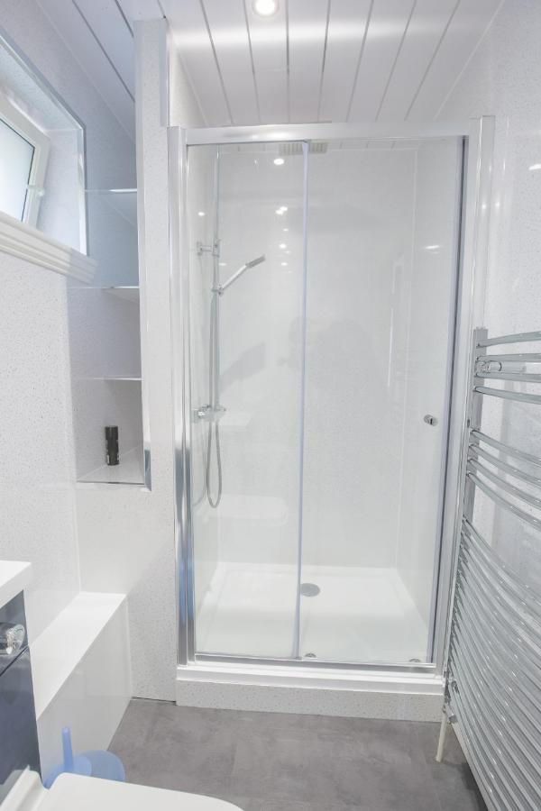 Stylish Modern Newly Built Apartment 15 Min From City Centre Edimburgo Esterno foto