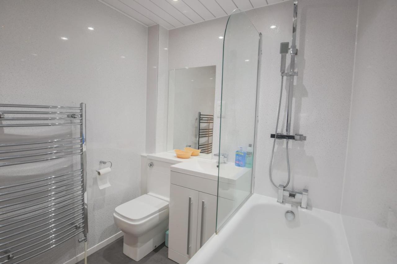Stylish Modern Newly Built Apartment 15 Min From City Centre Edimburgo Esterno foto