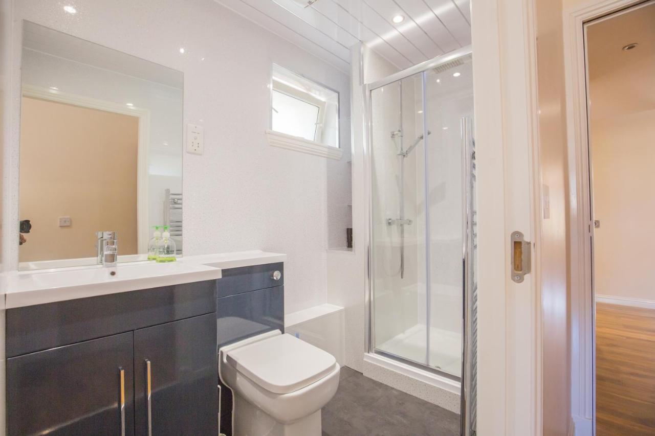 Stylish Modern Newly Built Apartment 15 Min From City Centre Edimburgo Esterno foto